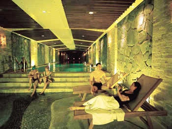 Swimming Pool - Mascot Hotel  