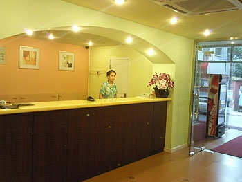 Reception Desk - Home Inn (Beijing Capital Museum)