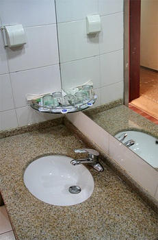 Family Room/Bathroom - Sheng Gang Express Hotel (Junxiangju) - Beijing