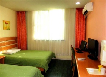  - Home Inn (Shanghai Jiading Chengzhong Road)