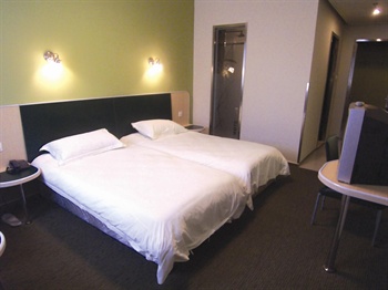  - Motel 168 (Shanghai Kaixuan Road) 