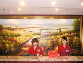 Reception Desk - Hanting Express(Shanghai Railway Station North Sq)