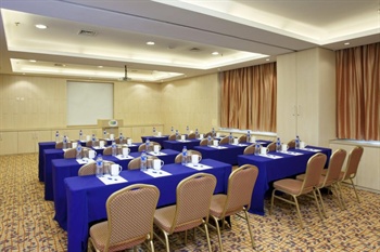  - Holiday Inn Express Airport Industrial Park 