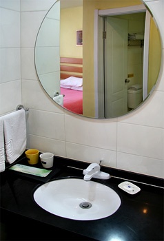 Business King Room/Bathroom - Tianjin Home Inn - Xiaobai Lou