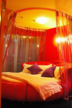 Romantic Round-bed Room - Sunlit Express Hotel - Chongqing