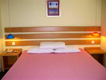  - Home Inn  Shijiazhuang North Station Heping West Road