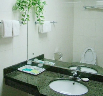 Bathroom - Chengde Tongxin Apartment