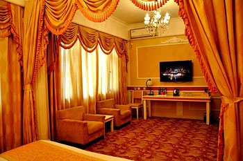 -- - Dalian Yijia Business Hotel 