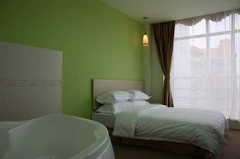 Guest Room - 