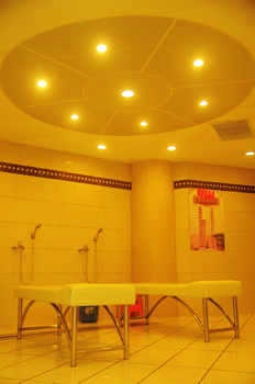 -- - Lianyungang Jiutong Business Hotel