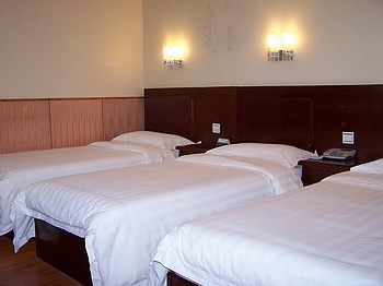 -- - Railway Renhe Hotel - Qingdao