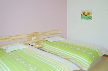 -- - Golden Lion 100 hotel Rizhao Haiqu East Road