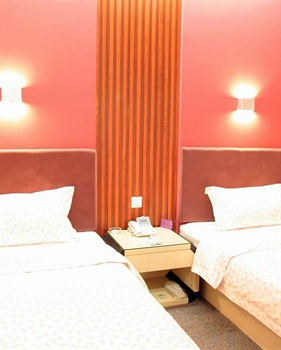  - Wuhan Lille Urban Inn