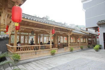 Hotel Grounds - Fenghuang Tianhua Hotel