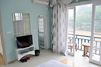 -- - Fenghuang mountain stream Inn