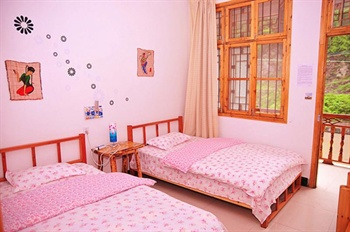  - Fenghuang County garden Inn