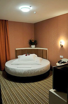 -- - New city Inn Zhongshan East District City Inn