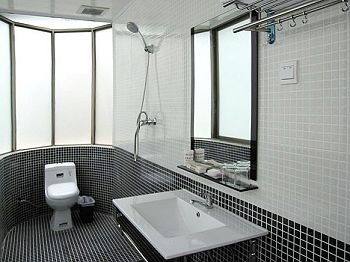 Bathroom - Yuhai Yaju Holiday Inn - Beihai