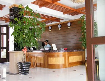 Reception Desk - Sanya Dongsheng Hotel - Sanya