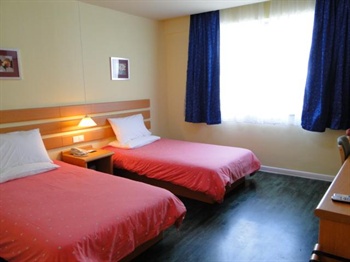  - Home Inn Sanya Jiefang Third Road pedestrian street