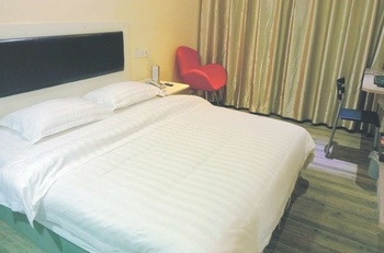 -- - Yibin City View Business Hotel