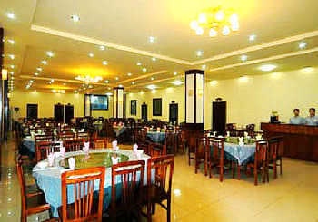 Restaurant - Crown Inn Mount Emei