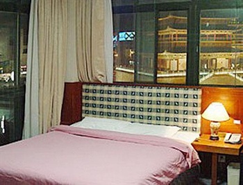  - Bell Tower Youth Hotel (Xian			)