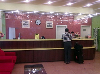 Reception Desk - Xi'an Home Inn - Bell Tower Xiangzi Temple Street