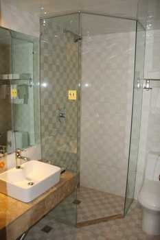 Bathroom - Lanzhou Garden Express Hotel Minzhu West Road