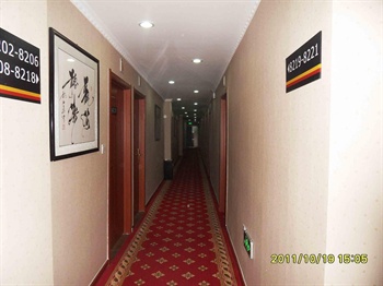  - Super 8 Hotel Zhongwei Train Station Plaza