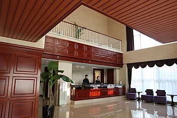 Reception Desk - Shanghai Baolong Thames Holiday Hotel 