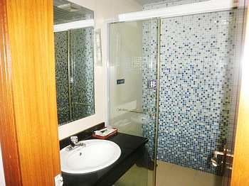 Bathroom - Qishi Express Hotel Shanghai Hongqiao Airline Hub