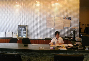 Reception Desk - Qishi Express Hotel Shanghai Hongqiao Airport