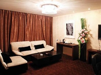  - Shanghai Pinwei Business Hotel