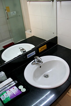 Business Standard Room/Bathroom - Beijing Zilong Hotel