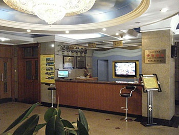 Reception Desk - Beijing Yongdingmen Hotel