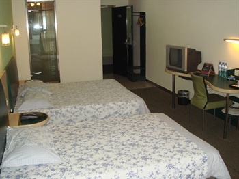  - Motel 168 (Shanghai Gaoqiao Cishan Street)  