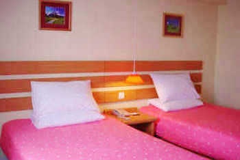 Standard Double Room - Home Inn (Shanghai Railway Station South Square)  