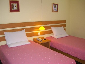  - Home Inn (Shijiazhuang Railway Station Hotel) 