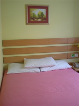  - Home Inn (Qingdao Guizhou Road)