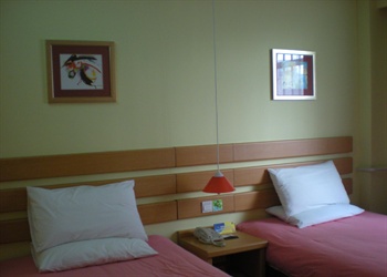  - Home Inn (Qingdao Guizhou Road)