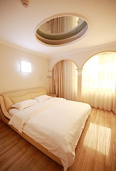 -- - Kunming Haishi Hotel  