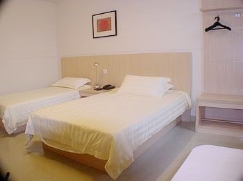 Standard Room - Jinjiang Inn (Shanghai North Sichuan Road)