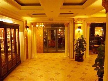  - Xiangjiang Holiday Hotel 