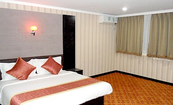 -- - Tianjin Haihe Yiju Business Hotel