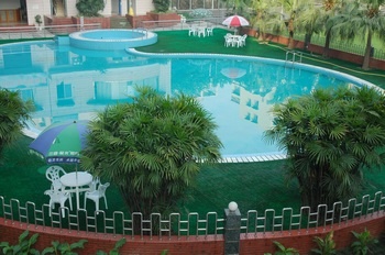 Swimming Pool - Sunshine Hotel 