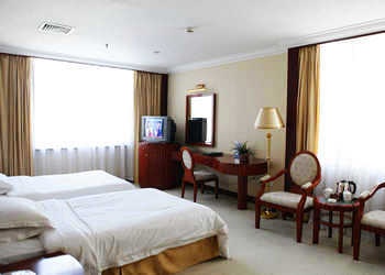 -- - Dalian Yicheng Business Hotel