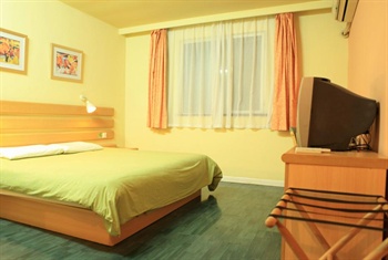  - Home Inn (Suzhou Guanqian Street 2)