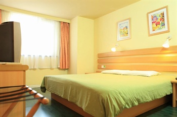  - Home Inn (Suzhou Guanqian Street 2)