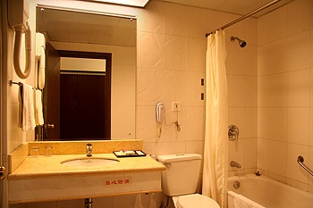 Business Discount Room/Bathroom - Suzhou Guanqian Holiday Hotel